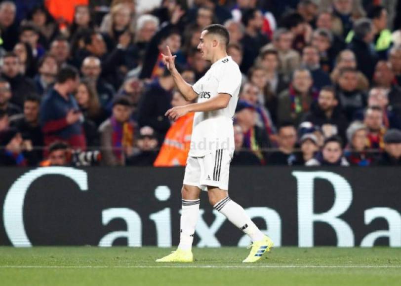 Lucas Vázquez (8): apareció por sorpresa para la defensa barcelonista a los 6 minutos para marcar su primer tanto en un clásico, anticipándose a todos y leyendo la acción de Benzema. Cumplió con su gran labor del partido, frenar las subidas de Jordi Alba hasta que no llegó por milímetros a la ayuda defensiva en la acción del gol del Barcelona. En ataque fue valiente y siempre encaró.