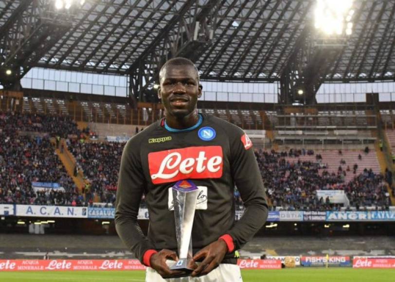 Según la Gazzeta dello Sport, el Manchester United ha ofrecido 97 millones de libras por el defensa senegalés del Nápoles Kalidou Koulibaly. El cental del conjunto napolitano tiene contrato hasta junio de 2020.