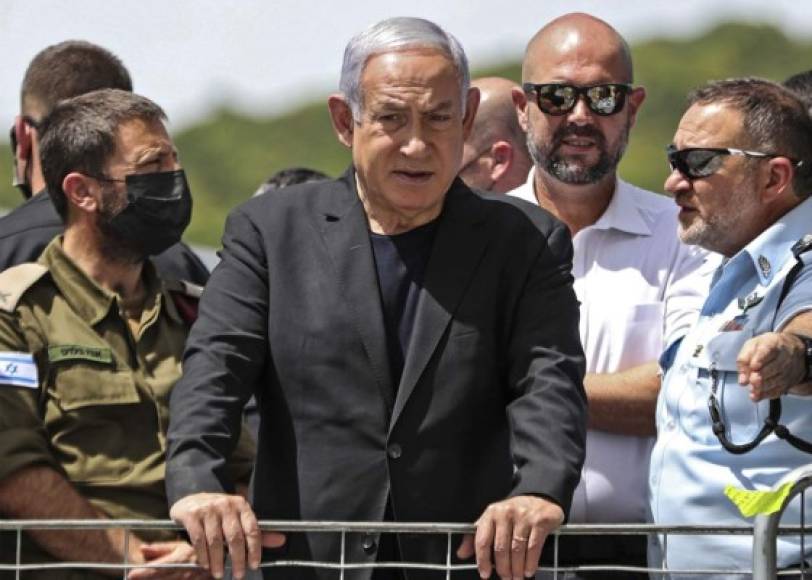 El primer ministro israelí Benjamin Netanyahu visitó el lugar donde ocurrió la estampida humana.