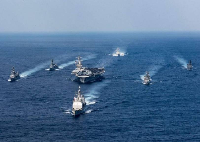 La Marina de los Estados Unidos desplegó una flota nuclear liderada por el poderoso portaaviones USS Abraham Lincoln frente a las costas de la Florida en plena escalada con Venezuela, informaron medios estadounidenses.