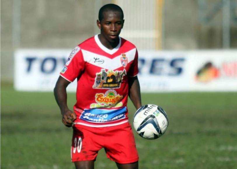 El lateral derecho Walter Williams, ex Real Sociedad y Juticalpa FC, juega ahora con el Deportes Savio de la Liga de Ascenso.