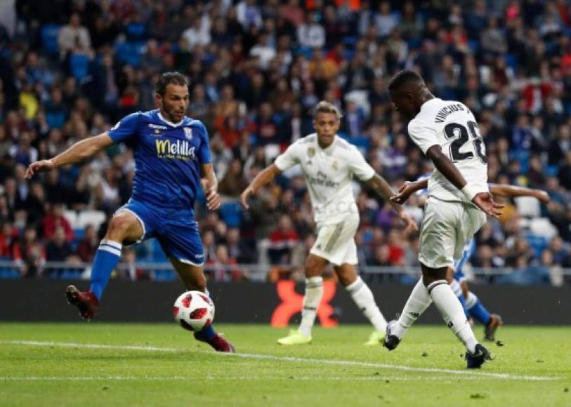 Vinicius se apuntó a la fiesta y marcó el 5-0 con este remate de derecha.