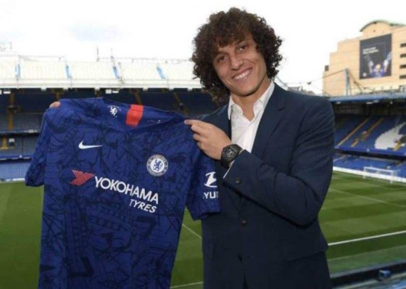 El Chelsea hizo oficial la renovación de David Luiz. El club inglés amplia su contrato hasta el año 2021. Justó después de ser decisivo en la vuelta de las semis de la Europa League, el brasileño y los 'blues' dieron por cerrado el acuerdo.
