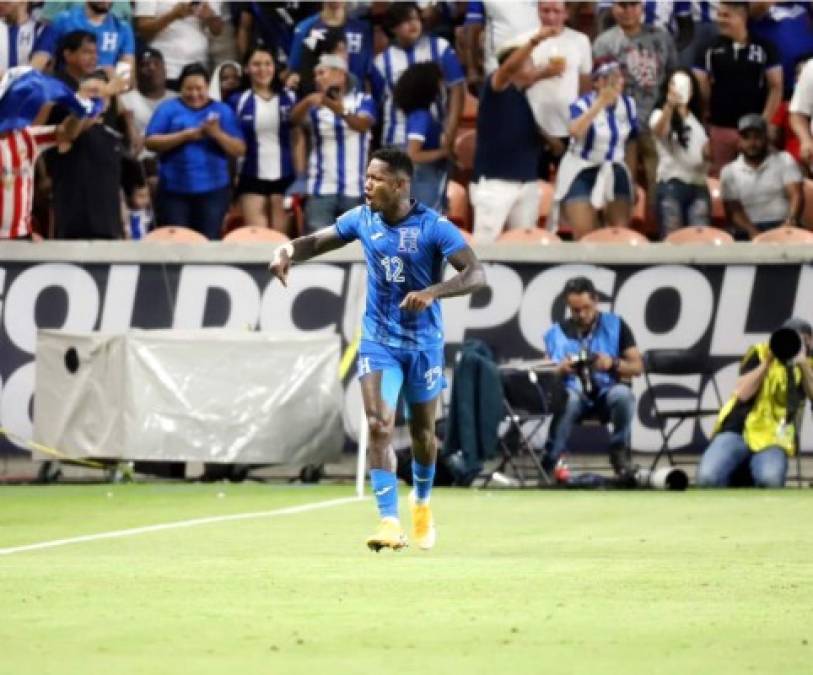 'Yo mandó aquí'. Al estilo de Cristiano Ronaldo, celebró Romell Quioto su segundo golazo de la noche. Es todo un crack el delantero.