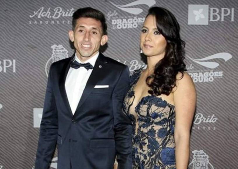 Héctor Herrera es otro de los jugadores mexicanos en la fiesta. El futbolista ha sido catalogado como uno de los más feos, pero cuenta con una linda esposa.
