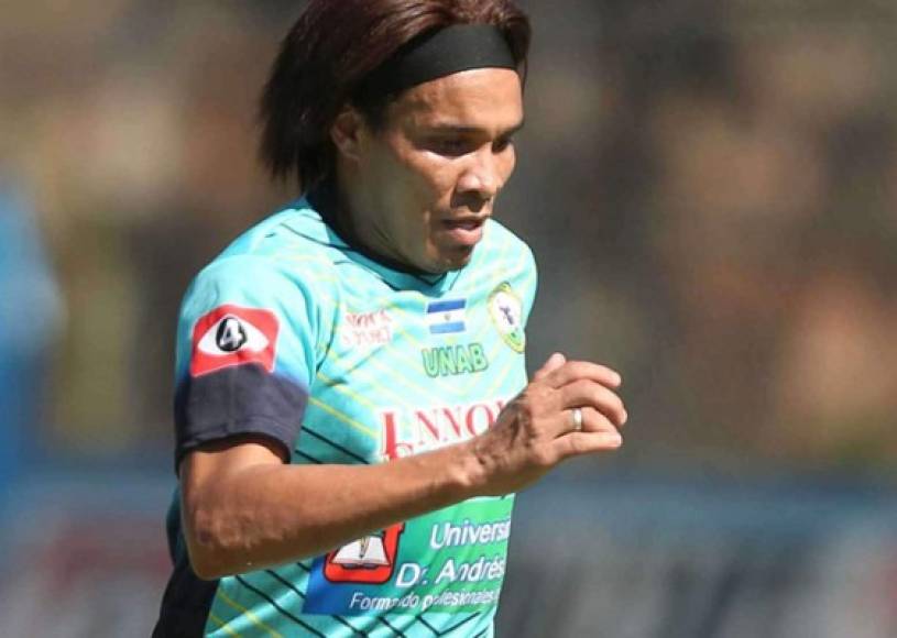 Rambo de León: El destacado volante catracho tras su paso por El Salvador, viene de regreso a Honduras y este sábado 29 de julio será presentado como nuevo fichaje del Olancho FC de la segunda división de Honduras.