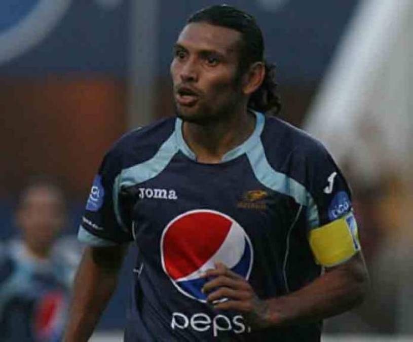 Milton Jocón Reyes: El exjugador hondureño tiene su tienda de ropa en Tegucigalpa.