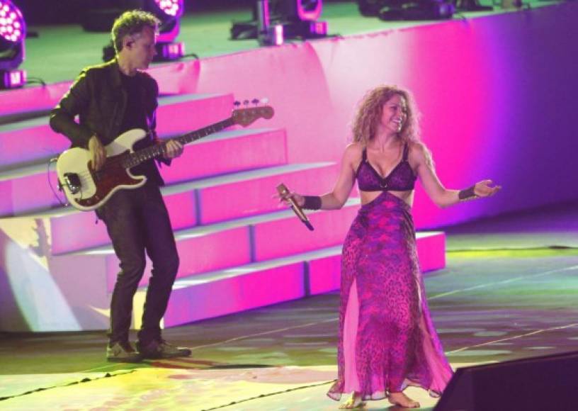 Shakira entonó los éxitos 'Me enamoré', 'Hips don't lie' y 'La bicicleta'.