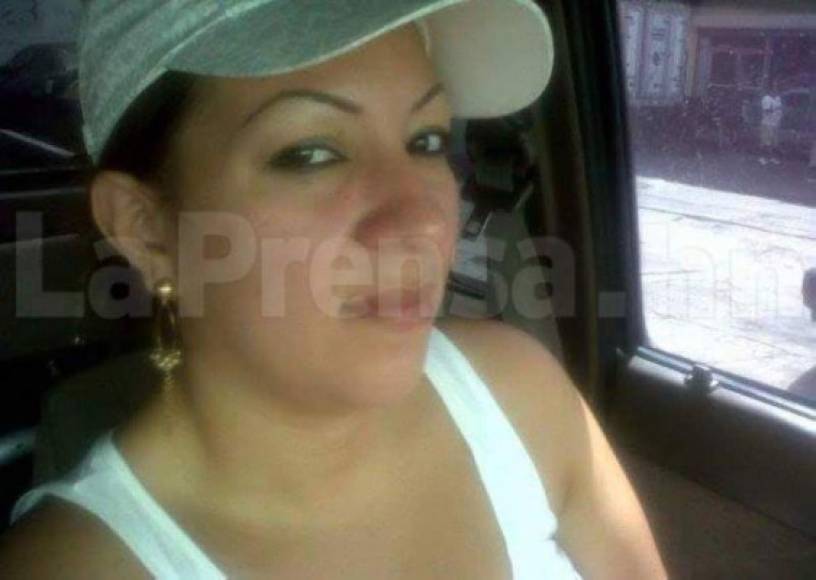Una mujer identificada como Roxana Carolina Moreno fue asesinada frente a su casa este jueves en la colonia La Sabana de San Pedro Sula, en la zona norte de Honduras.