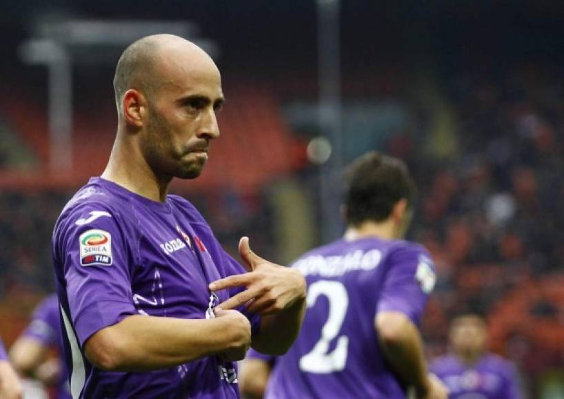 Borja Valero: El Milan fue el primero en interesarse por el centrocampista de la Fiorentina, pero en las últimas horas le ha salido un duro competidor, y muy cerca. Se trata del Inter de Milán, que le han ofrecido al español 2 millones de euros por temporada y 5 para la Fiore.