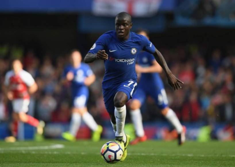 El mediocampista francés N'Golo Kanté, del Chelsea, sería objetivo del PSG para la próxima temporada.