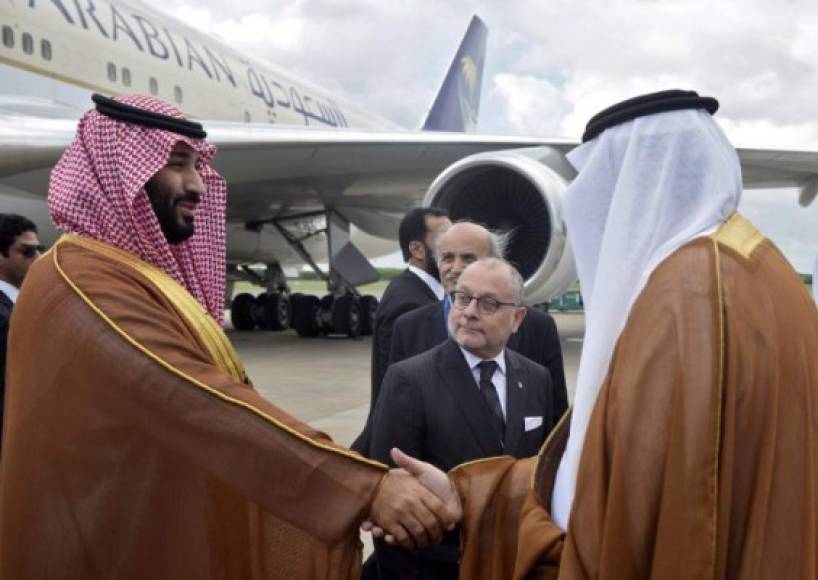 El príncipe heredero saudita, Mohamed bin Salmán, llegó a Buenos Aires este miércoles en medio de la controversia por el asesinato del periodista Jamal Khashoggi.