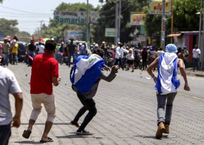 La marcha contra el presidente Daniel Ortega, y a favor de la liberación de los 'presos políticos', fue dispersada a balazos por supuestos paramilitares, según denunciaron los organizadores.