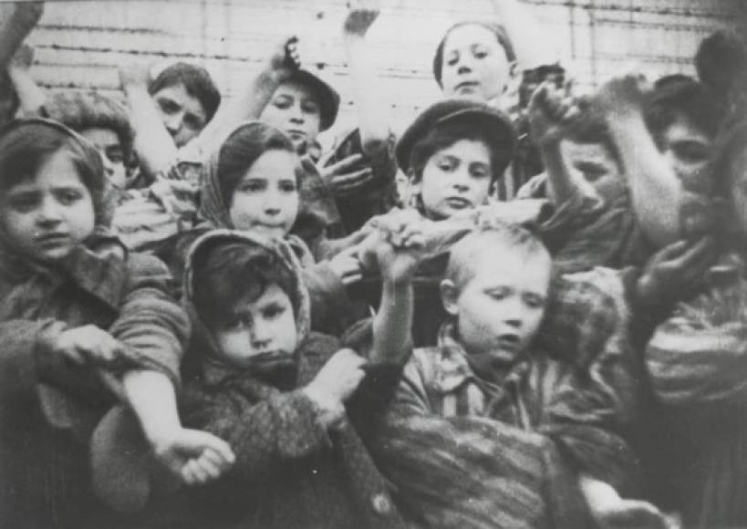 El horror del holocausto inició en 1939, con la invasión de la Alemania nazi a Polonia. Hitler ordenó la deportación de judíos a este campo ubicado cerca de Cracovia. Allí eran trasladados los prisioneros en vagones para transportar animales.