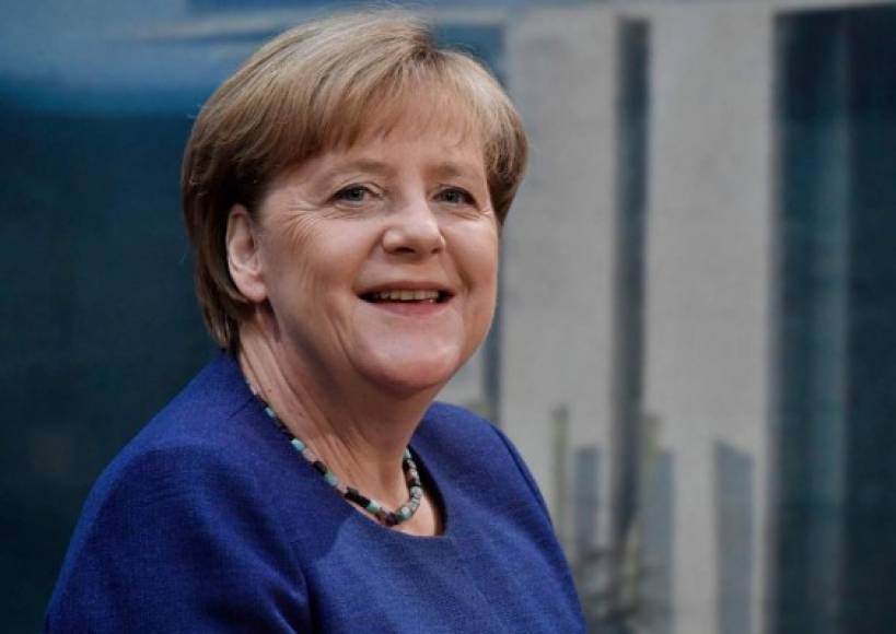 1. Angela Merkel: La canciller alemana de 63 años, 12 de ellos en el poder, es considerada la 'Reina de Europa', ya que ha logrado sobrevivir a su peor crisis cuando muchos creyeron que era el final de su carrera política y logró postularse a su cuarta legislatura.<br/><br/>En los últimos cinco años, apareció como verdugo de los países europeos con dificultades fiscales, como 'madre Teresa' de los refugiados que huían de guerras y terrorismo, y como 'líder del mundo libre' tras la elección de Donald Trump hace un año.