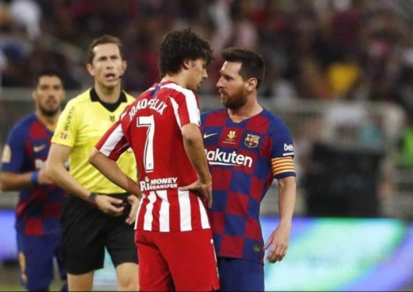 Al final del primer tiempo, Joao Félix y Messi se encararon y esto empezó una pequeña tángana entre ambos equipos.