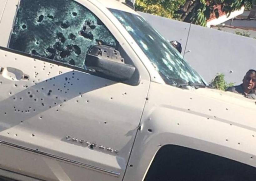 Con más de 100 disparos fue asesinado el cantante de música regional Luis Mendoza cuando circulaban en su camioneta en Ciudad Obregón, Sonora.