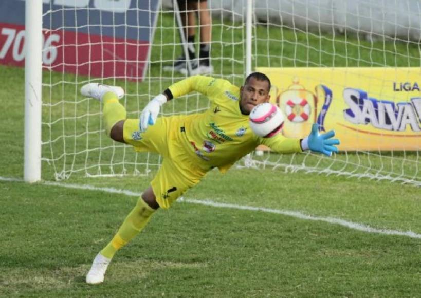 Rafael Zúniga: El portero anunció su salida del Platense; Olimpia y Motagua estarían interesados en sus servicios para la próxima temporada.