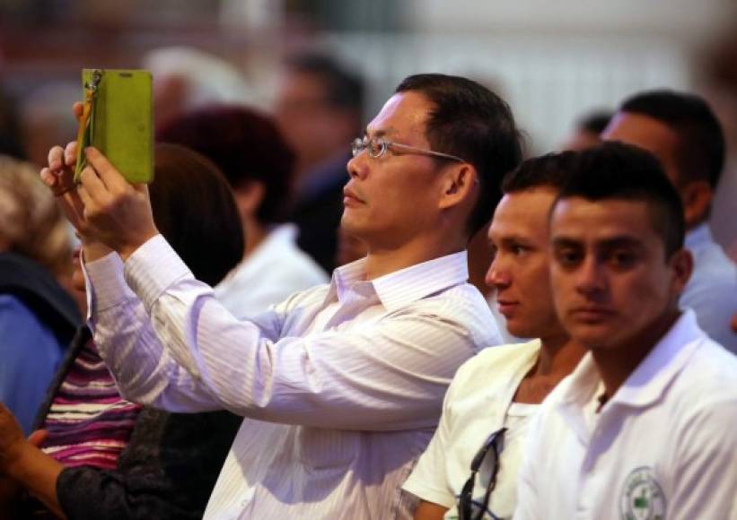 A la celebración del 269 años de hallazgo de la imagen de la Virgen también llegan turistas.