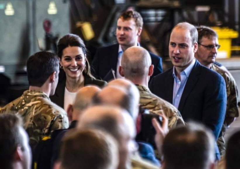 Durante la visita William pronunció un discurso para agradecer al personal de la RAF que estará lejos de sus familias en las festividades.<br/><br/>''Todo este trabajo se hace sin fanfarria. No buscan elogios por su contribución. No se trata de crédito o reconocimiento; para ustedes, solo se trata de servicio. Pero a medida que nos acercamos a la Navidad, Catherine (nombre formal de Kate) y yo sentimos firmemente que una alabanza por su trabajo y el reconocimiento a sus sacrificios es exactamente lo que se debe a todos ustedes', dijo el duque a los soldados.