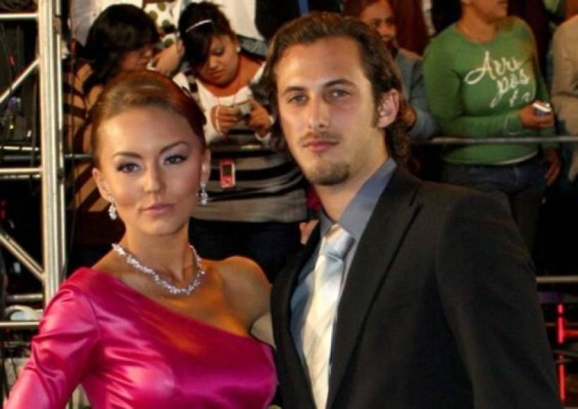 Más adelante en su participación en Corazón Salvaje, la modelo tuvo un amor exprés con Sebastián Zurita, con quien hacía pareja en la telenovela, pues bastaron dos meses para que anunciaran su separación.