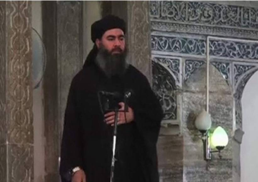 El líder del ISIS, Abu Bakr al Baghdadi utiliza un lujoso reloj plateado occidental que vale miles de dólares. Es el reloj de acero inoxidable WA-10S se puede programar la hora de las oraciones de cientos de ciudades en todo el mundo.