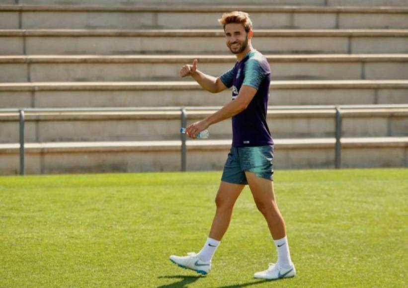 Sergi Samper: El volante español de 23 años de edad es otro de los que no tiene cabida en el Barcelona. El problema es que no hay clubes que se han mostrado interesados en sus servicios.