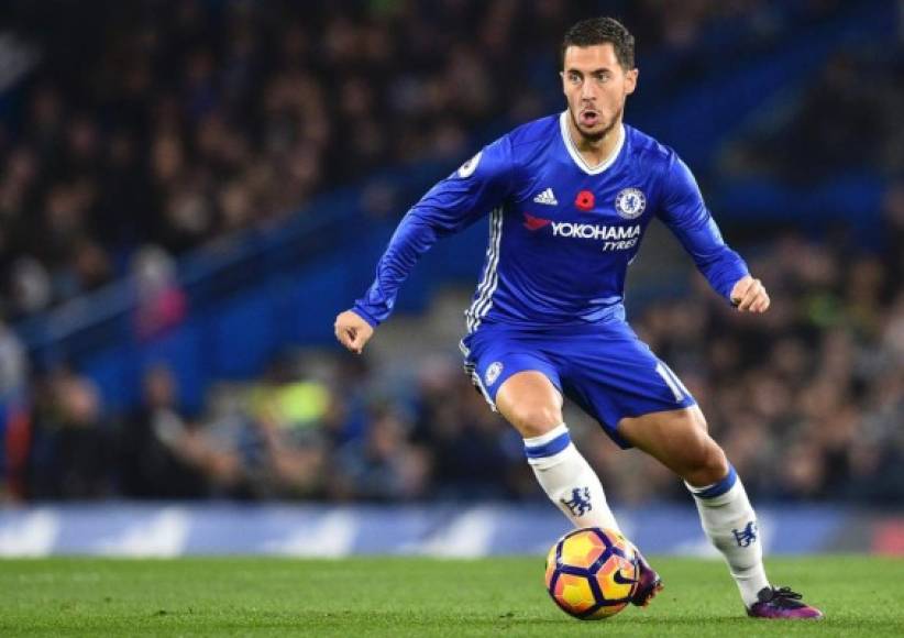 Eden Hazard - El padre del jugador belga paró las negociaciones de renovación de su hijo con el Chelsea por si el Real Madrid llamaba a su puerta para ficharlo, pero lo cierto es que el club blanco lleva años trabajando en otros nombres por si se atasca la operación.