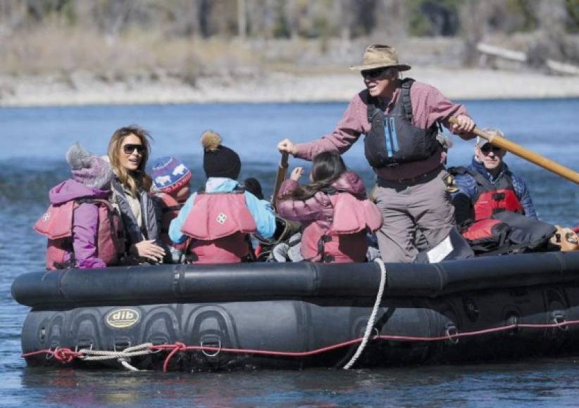 Melania se reunió con los Boy Scouts y realizó rafting en el Snake River junto a un grupo de niños.