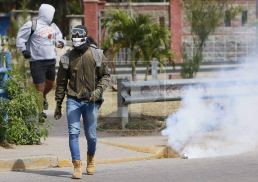 Después que el camión lanza chorros de agua de la Policía Nacional los desalojara se refugiaron dentro de la máxima casa de estudios.​ El tráfico vehicular regresó a casi a su normalidad.