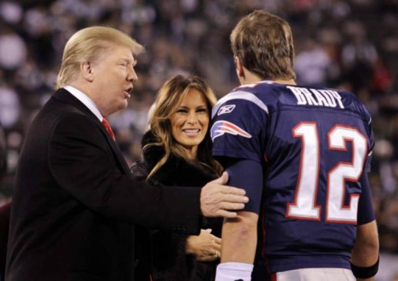 Trump y Melania junto al quarterback de los Patriots, Tom Brady.