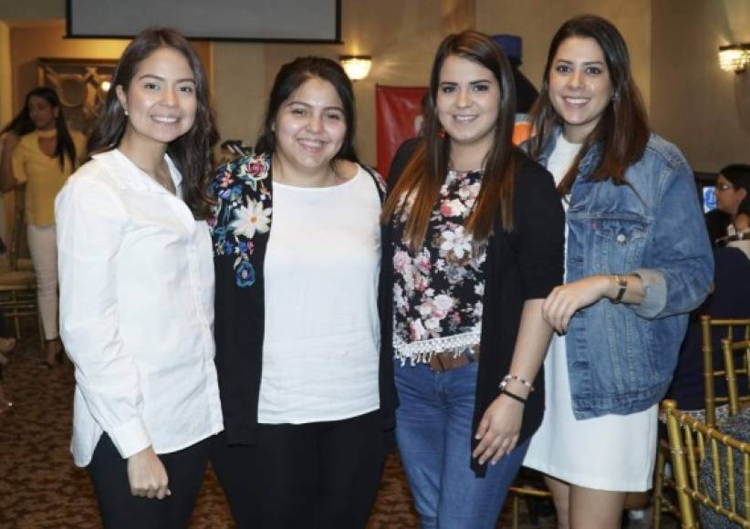 Mariana León, Tania Orellana, Giselle Caballero y Michelle Marzán.