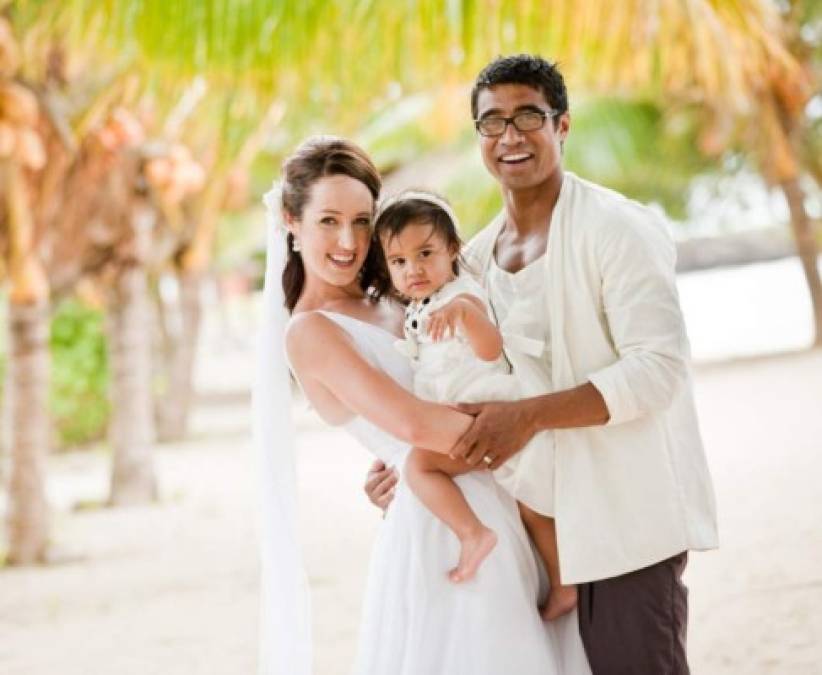 Pua Magasiva estuvo casado anteriormente con la empresaria neozelandesa Kourtney. La pareja se casó en 2012, pero se separaron en 2015. Producto de este matrimonio nació la única hija del actor, Jasmine Magasiva.