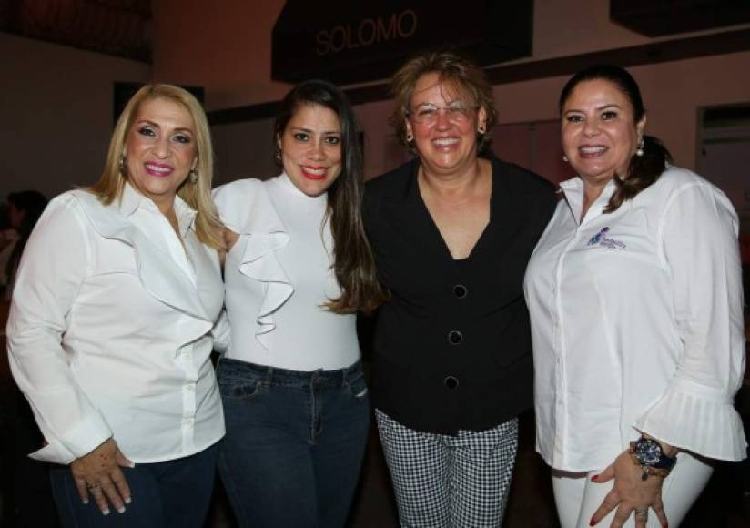 Susana Salgado, Cinthia López, Carol Arévalo y Gina Mendieta.