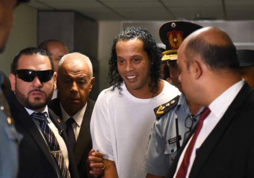 Los reclusos se han peleado por tener a Ronaldinho en sus equipos.