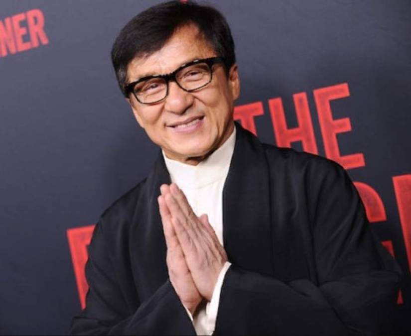 5. Jackie Chan<br/>Ganancias - $45,5 millones de dólares<br/><br/>La mayor estrella china gabó los millones por su trabajo como actor en seis estrenos de 2017 ('Bleeding Steel' y 'The Foreigner', entre otros), pero también como productor y empresario de cine.<br/>