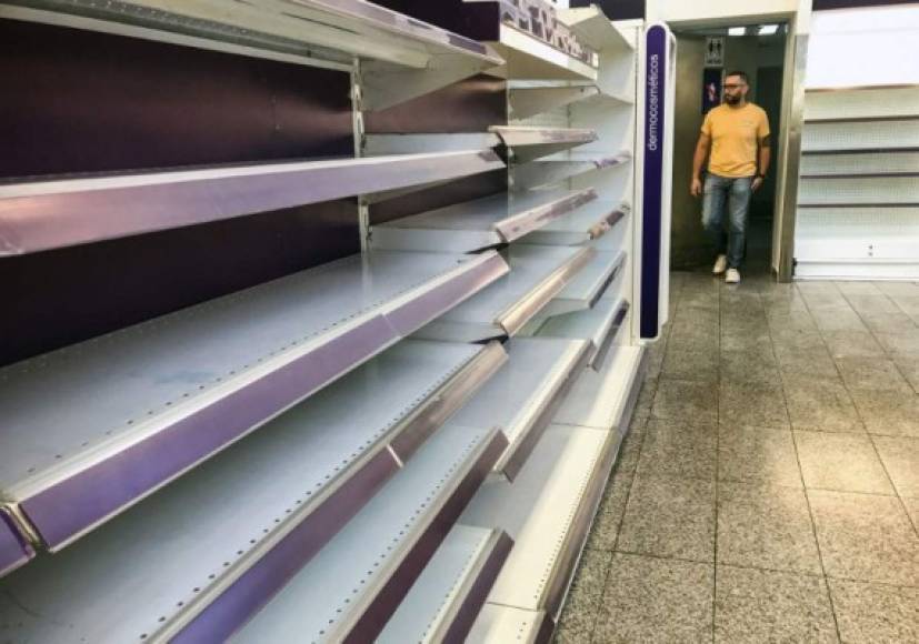 Desde 2015, la crisis ha sido inclemente en Venezuela, con una aguda escasez de alimentos y medicinas, hiperinflación y una criminalidad desbocada.