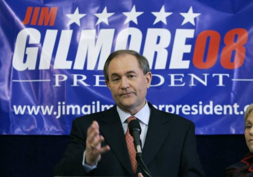 10. Exgobernador de Virginia, Jim Gilmore. James Stuart 'Jim' Gilmore III anunció su candidatura el 30 de julio. Fue gobernador de Virginia entre 1998 y 2002. Aspiró sin éxito a la nominación republicana en 2008. Antes de entrar en política, fue agente de contrainteligencia.