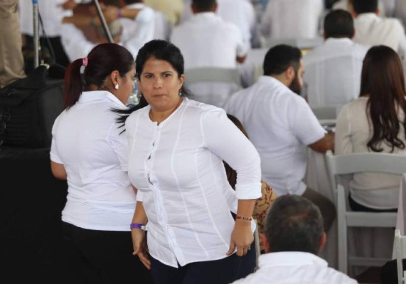 Esta fotografía muestra a la diputada Fátima Mena, del Partido Anticorrupción (PAC), quien integra la Alianza de Oposición Contra la Dictadura que busca evitar la reelección del presidente Juan Orlando Hernández Alvarado.