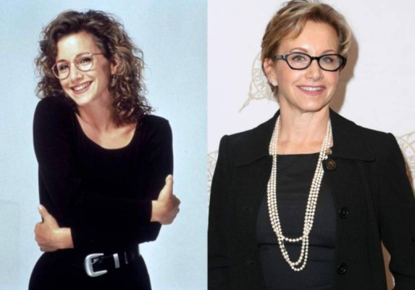 Gabrielle Carteris -Andrea Zuckerman<br/>Edad actual- 57 años<br/><br/>Después de dejar 90210 en 1995, Carteris fue la anfitriona de su propio programa de entrevistas, Gabrielle, que se canceló después de solo una temporada. Carteris nunca tuvo otro papel principal en una serie.<br/><br/>Por otro lado la actriz también es la vicepresidenta de la Federación de Trabajo de California.<br/><br/>En el plano personal se mantiene casada con Charles Isaacs, con quien ha estado unida en matrimonio desde 1992 y comparte dos hijos en común.