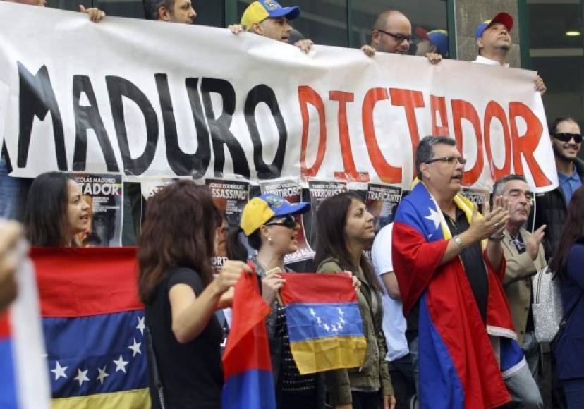 Miles de venezolanos cumplen la séptima semana de protestas contra Maduro.