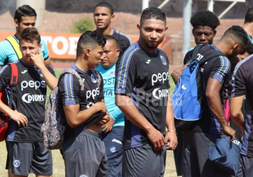 Emilio Izaguirre: El defensor hondureño fue la sorpresa en los entrenamientos del Motagua.El jugador que milita en el Al Feiha de Arabia Saudita pidió permiso para entrenar con el club azul.