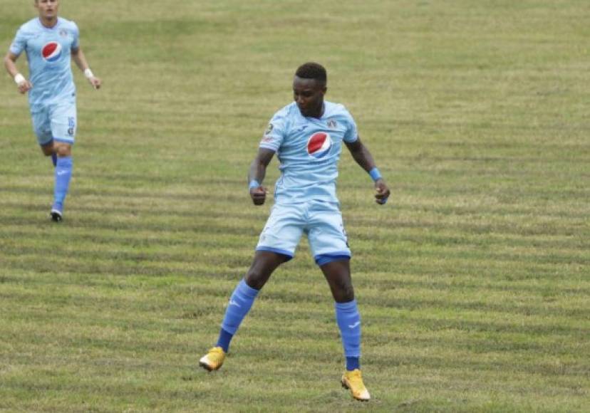 Rubilio Castillo: El goleador se encuentra a préstamo en el Motagua por parte del CD Tondela de Portugal y en el cuadro azul señalaron que hasta en enero del 2021 sabrán si seguirán contando con el atacante: 'La decisión de su tema pasa por el Tondela y será hasta en enero que sabremos qué sucederá con su continuidad, en caso de no salir, nosotros felices de tenerlo', dijo Eddy Atala en Diario Diez.