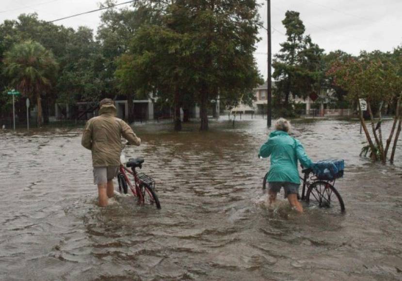 Pese a la degradación de Barry, el NHC advirtió de que todavía hay peligro de lluvias que pueden producir inundaciones que amenacen vidas humanas.<br/>