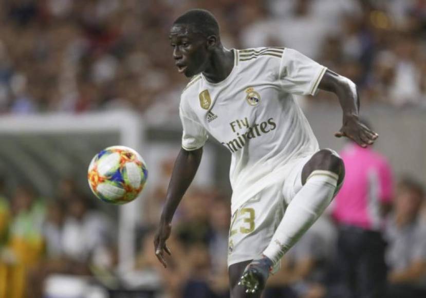 Ferland Mendy: El francés será el lateral por la banda izquierda del Real Madrid ante PSG.