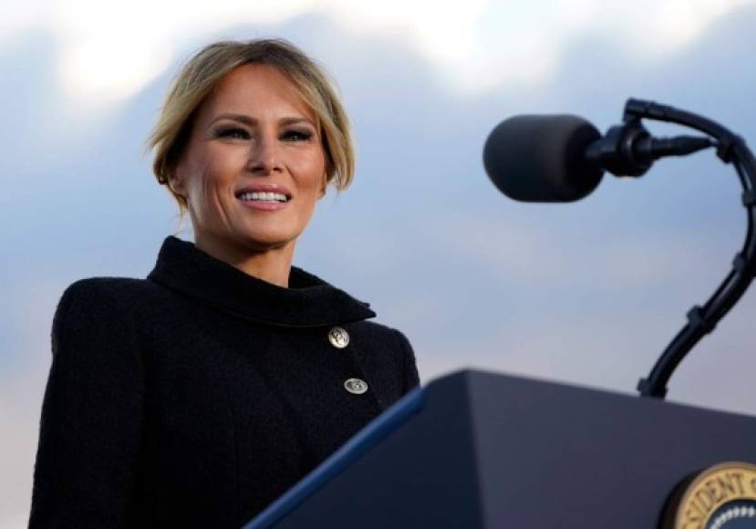 US First Lady Melania Trump speaks before boarding Air Force One at Joint Base Andrews in Maryland on January 20, 2021. - US President Donald Trump travels to his Mar-a-Lago golf club residence in Palm Beach, Florida, and will not attend the inauguration for President-elect Joe Biden. (Photo by ALEX EDELMAN / AFP)