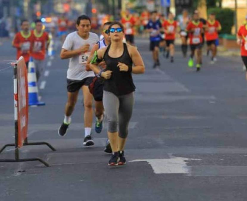 Una de las bellas corredoras que participó en la Maratón Internacional de LA PRENSA.