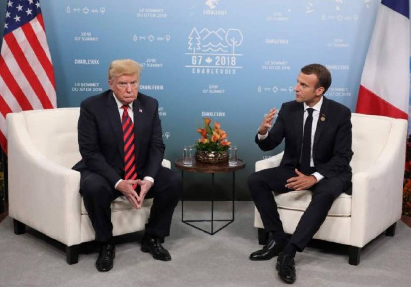 De hecho, un saludo entre ambos ya dio mucho de qué hablar en mayo de 2017 cuando, tras coincidir en una cumbre de la OTAN celebrada en Bruselas, Macron decidió no soltar la mano de Trump en lo que pareció convertirse en un apretón eterno.