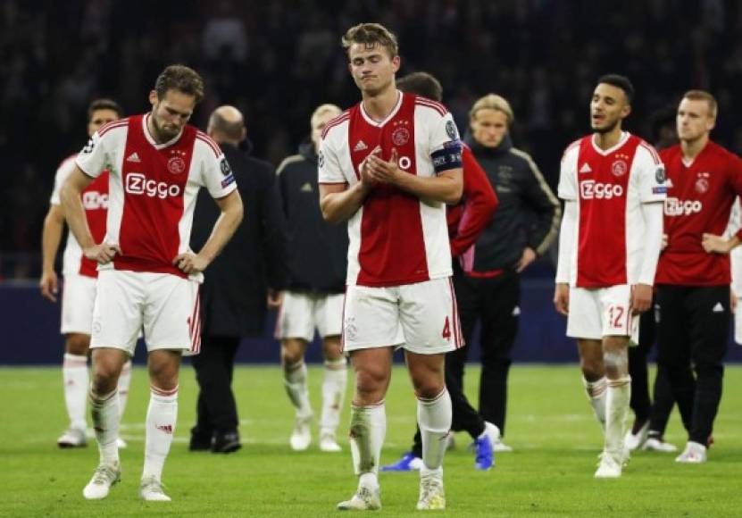Los jugadores del Ajax no podían creer el adiós de la Champions.