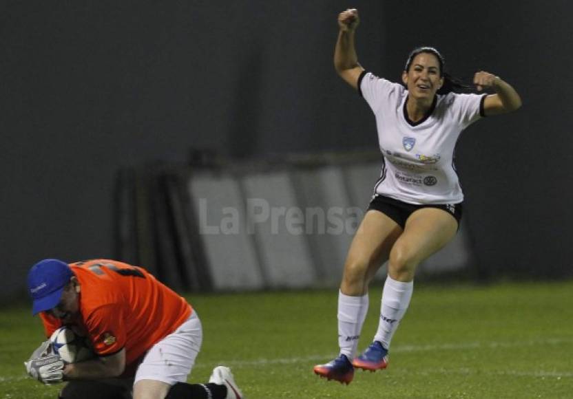 Alba Galindo, presentadora de ESPN, dijo el sí al evento.